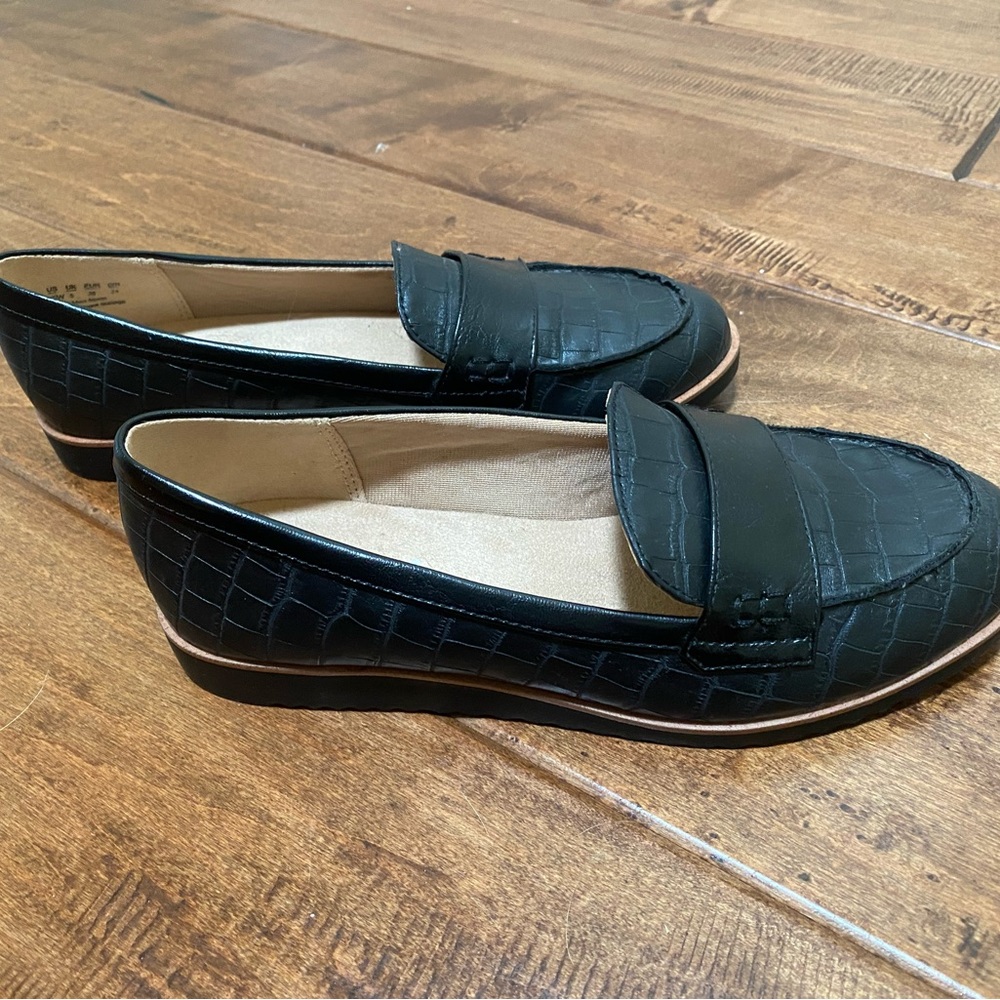 Life Stride Black Croc-Embossed Loafers